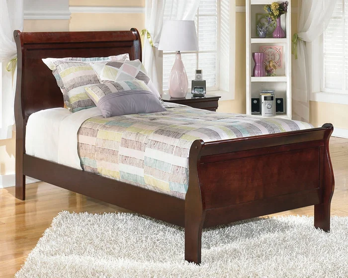 Alisdair – Sleigh Bed