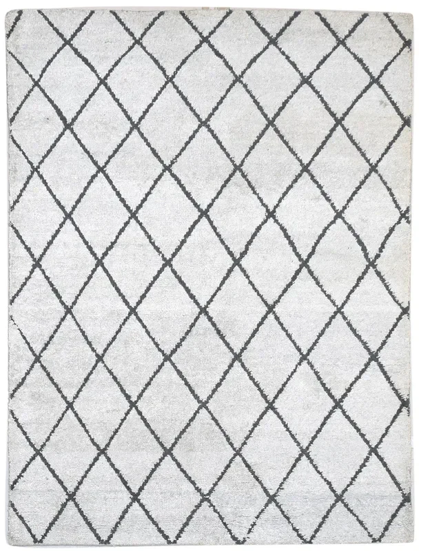 Caresse Grey Silk Rug 5′ X 7′ Modern Hand Knotted Moroccan Diamond