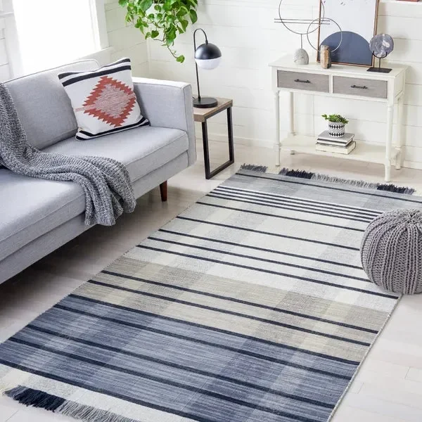 Omar Plaid Handmade Flatweave Area Rug in Black/Gray rectangle 6’x9′